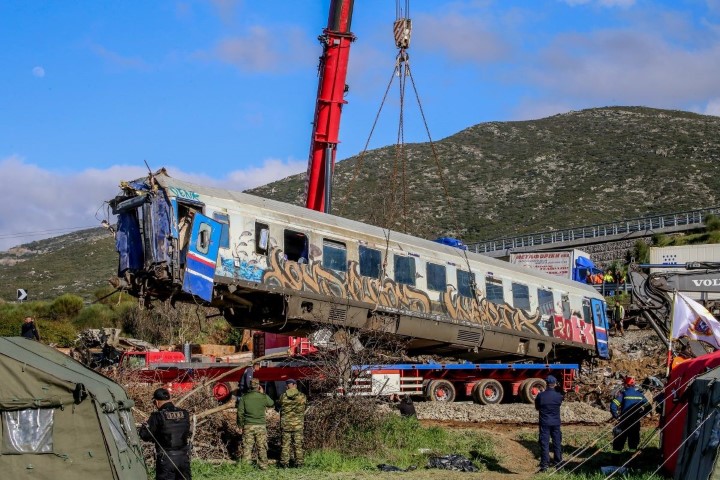 Τέμπη: Εντοπίστηκε το κοντέινερ της εμπορικής αμαξοστοιχίας - Μεταφέρεται στο Κουλούρι